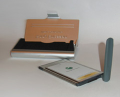 Zdjęcie Sony Ericsson GC75e wraz z anteną i etui.